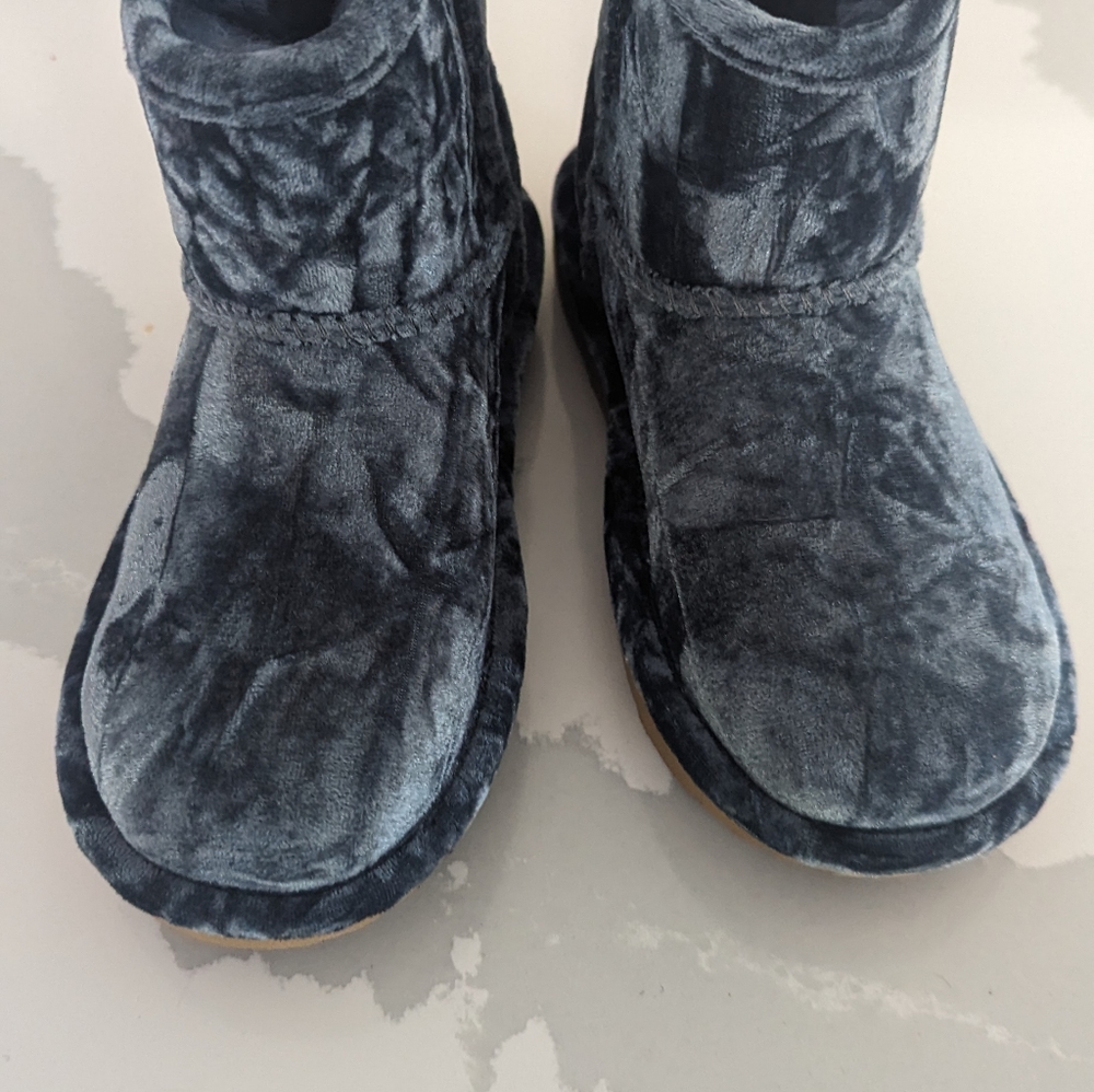 NWOB kids UGG boots